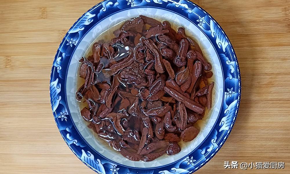 圖片[5]-【蔥油蘑菇燜雞】做法步驟圖 蔥香濃郁 上桌家人都搶著來吃-起舞食譜網(wǎng)