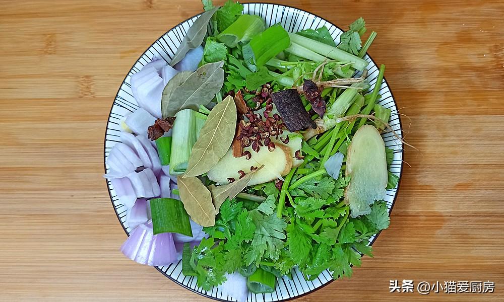 圖片[8]-【蔥油蘑菇燜雞】做法步驟圖 蔥香濃郁 上桌家人都搶著來吃-起舞食譜網(wǎng)
