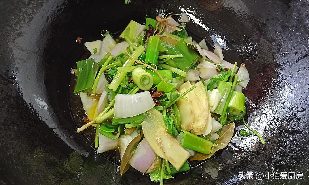 圖片[9]-【蔥油蘑菇燜雞】做法步驟圖 蔥香濃郁 上桌家人都搶著來吃-起舞食譜網(wǎng)