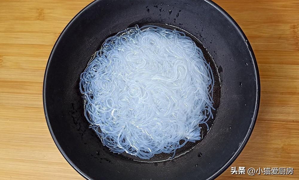 圖片[4]-【包菜炒粉絲】做法步驟圖 鮮香味美不說 而且不粘鍋還不坨-起舞食譜網