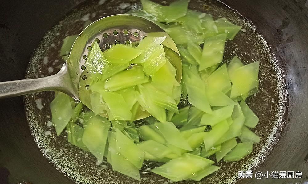 圖片[6]-【小炒萵筍】做法步驟圖 成菜脆嫩爽口 好看還入味-起舞食譜網(wǎng)