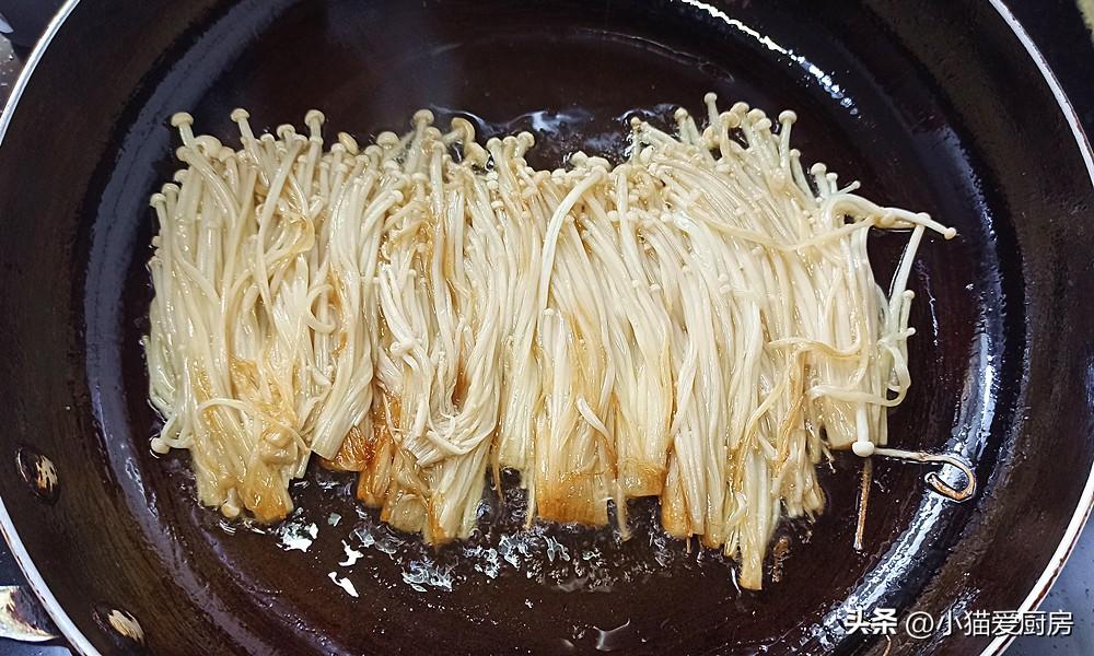 圖片[6]-【孜然香辣金針菇】做法步驟圖 充滿燒烤味道 比吃肉還解饞-起舞食譜網