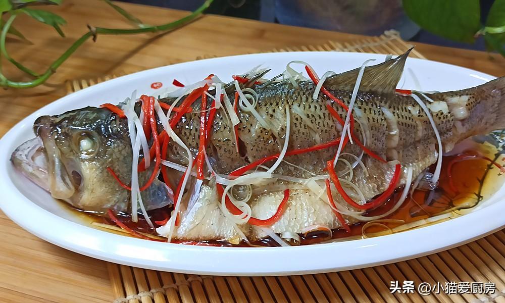 圖片[1]-【清蒸鱸魚】做法步驟圖 魚肉鮮嫩不腥不柴 元宵節做來吃-起舞食譜網