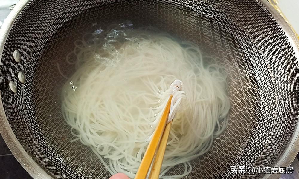 圖片[6]-【豬肉米粉】做法步驟圖 湯鮮味美 特別開胃好吃的早餐做法-起舞食譜網