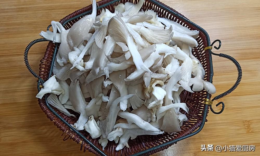 圖片[5]-【小炒平菇】做法步驟圖 成菜鮮香滑嫩特別爽口 是不錯的下飯-起舞食譜網