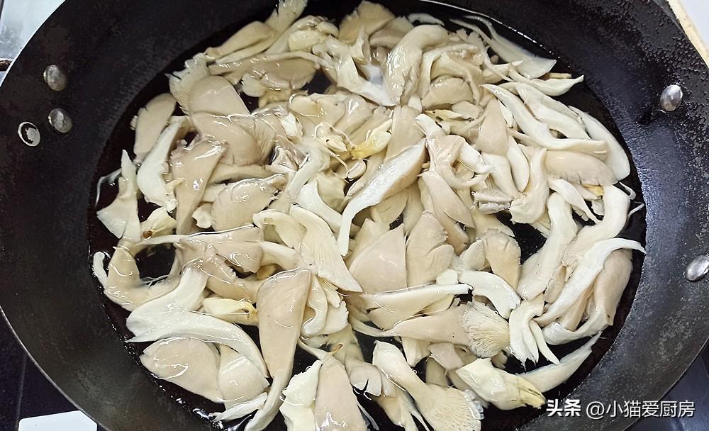 圖片[8]-【小炒平菇】做法步驟圖 成菜鮮香滑嫩特別爽口 是不錯的下飯-起舞食譜網