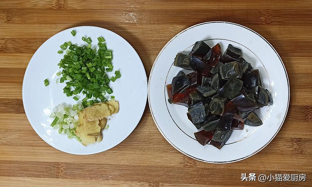 圖片[2]-【皮蛋肉片湯】做法步驟圖 湯汁奶白味道鮮美 適合冷天的一道-起舞食譜網(wǎng)