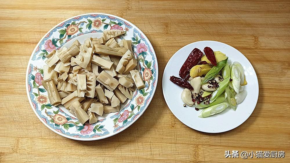 圖片[6]-【五花肉燜臘雞】做法步驟圖 味道咸香微辣 是一道風味獨特的-起舞食譜網(wǎng)