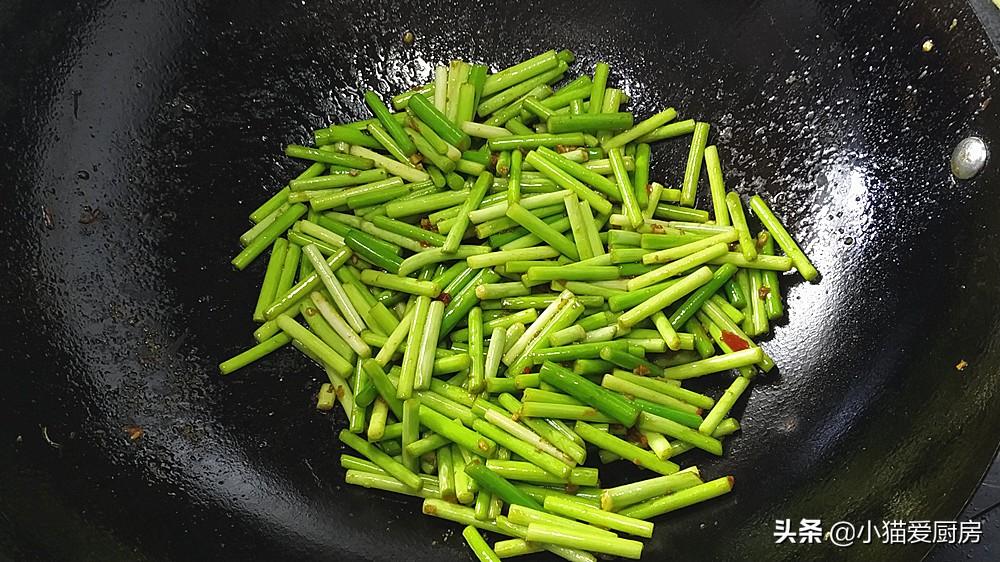 圖片[9]-【蒜苔炒肉絲】做法步驟圖 看小貓如何操作 香-起舞食譜網(wǎng)