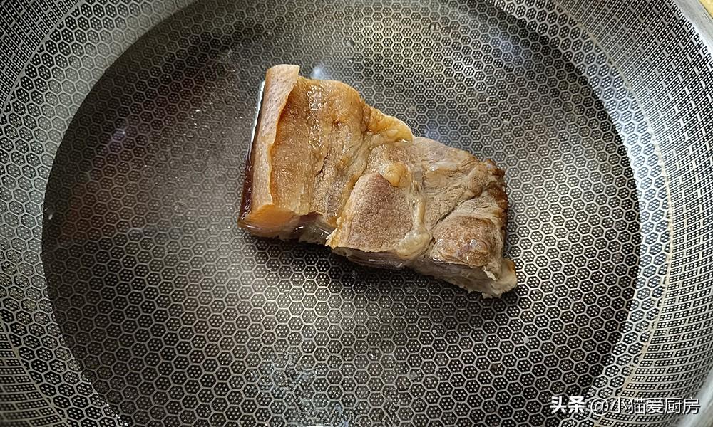 圖片[3]-【臘肉炒蒜苔】做法步驟圖 臘肉軟糯不咸 蒜苔脆嫩入味-起舞食譜網