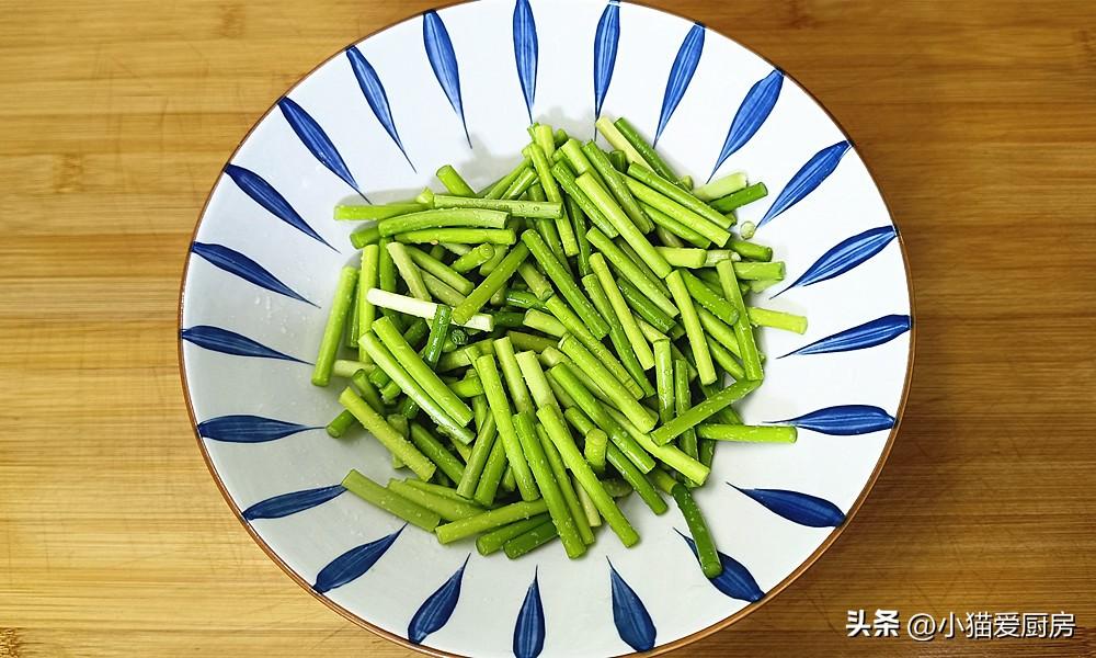 圖片[5]-【臘肉炒蒜苔】做法步驟圖 臘肉軟糯不咸 蒜苔脆嫩入味-起舞食譜網