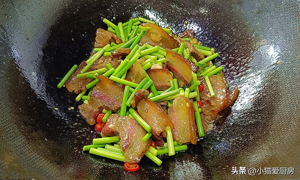 圖片[7]-【臘肉炒蒜苔】做法步驟圖 臘肉軟糯不咸 蒜苔脆嫩入味-起舞食譜網