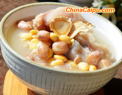 歸參黃豆花生煲豬蹄