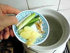 茶樹菇煲鳳爪