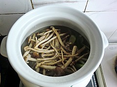 茶樹菇煲鳳爪