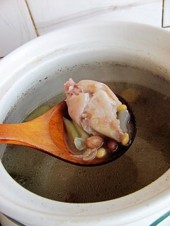 歸參黃豆花生煲豬蹄