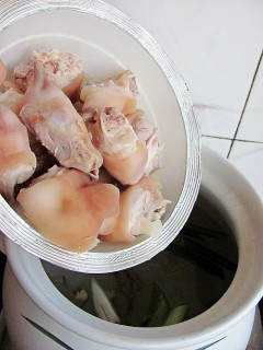 歸參黃豆花生煲豬蹄