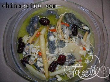 藥膳烏雞煲的做法