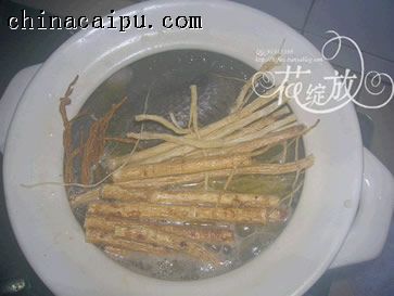 藥膳烏雞煲的做法
