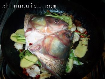 黃燜辣味連鍋魚頭